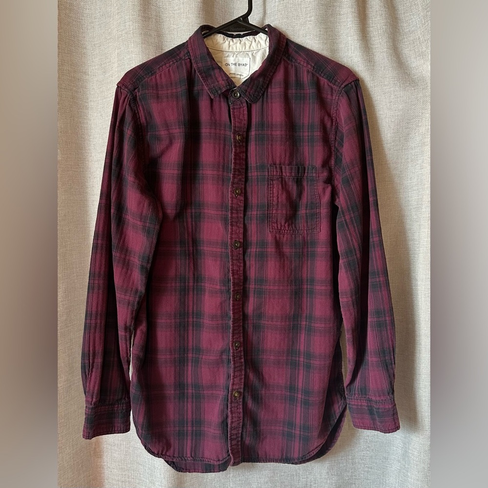 On The Byas•Men’s button down•Size large-longer length•Cotton•maroon/black plaid